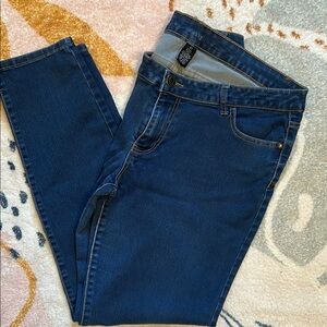 Blue Skinny Jeans Classic Denim Style. Size 17.